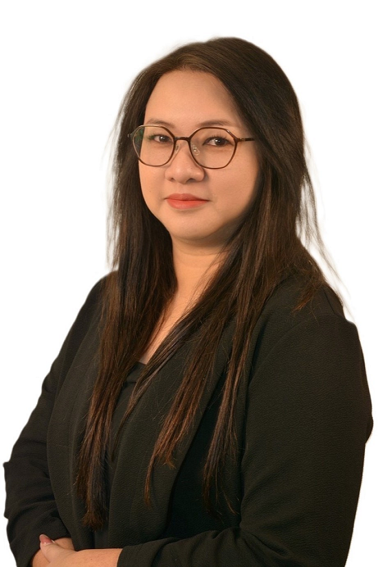 อาจารย์ ดร.จิราธร ชาติศิริ